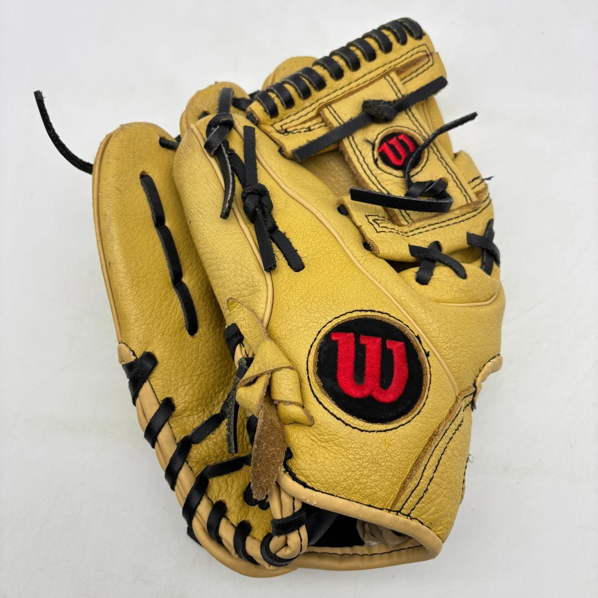 Gant et balle de baseball, cuir vintage, équipement sportif