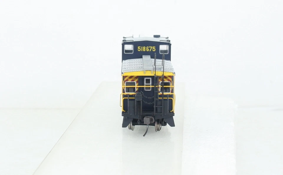 HO Scale Atlas 1304-4 Norfolk & Western Standard Cupola Caboose #518675 - Image 2 of 4