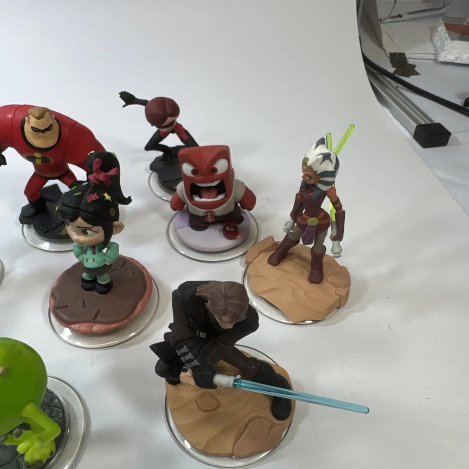 Lote De Wii U Disney Infinity Base INF-8032386 2 Lectores Más 15 Personajes Foto 4 de 4