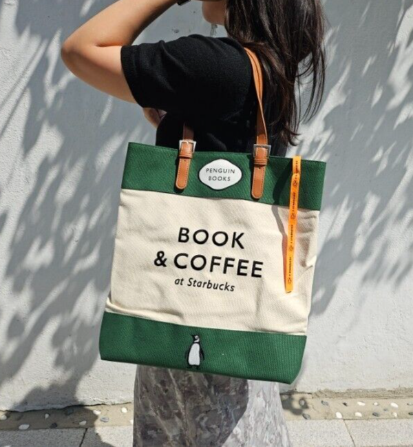 ★人気★ Starbucks PenguinBooks Big Book Bag 韓国スタバ☆24秋 PenguinBooks Big Book Bag (Starbucks/トート