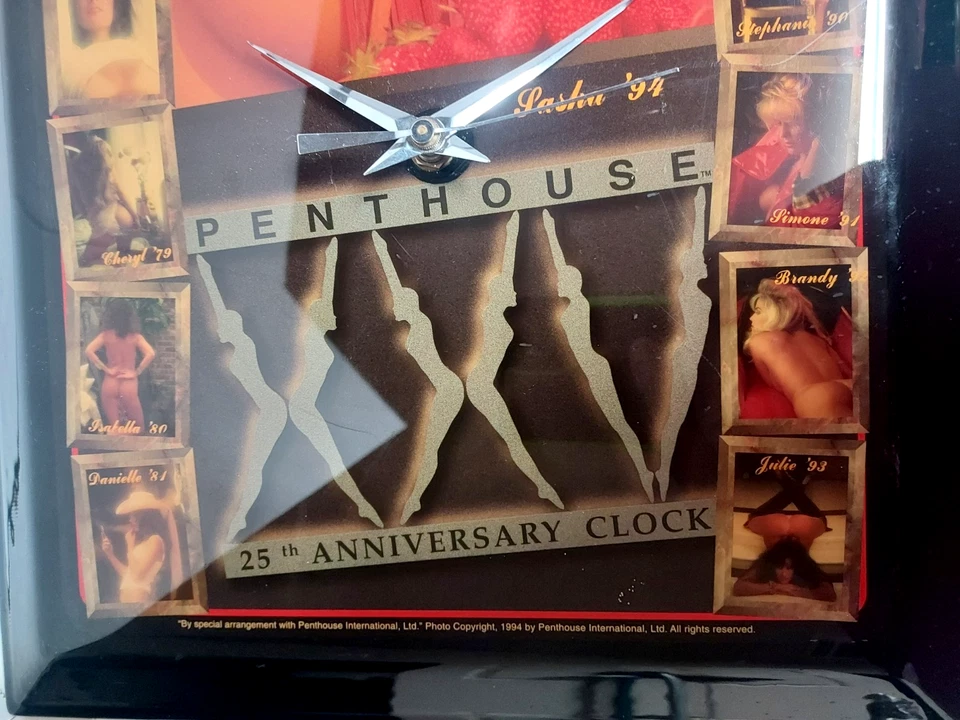 Reloj de pared vintage con herramientas a presión Tasha y Angelle artículos usados 2 piezas Foto 4 de 4