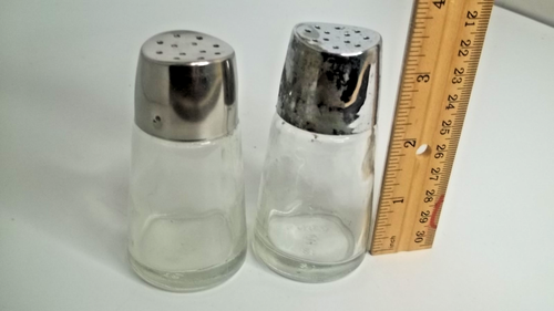Vintage Glass Salt and Pepper Shakers - USA B-21 - Picture 2 of 4