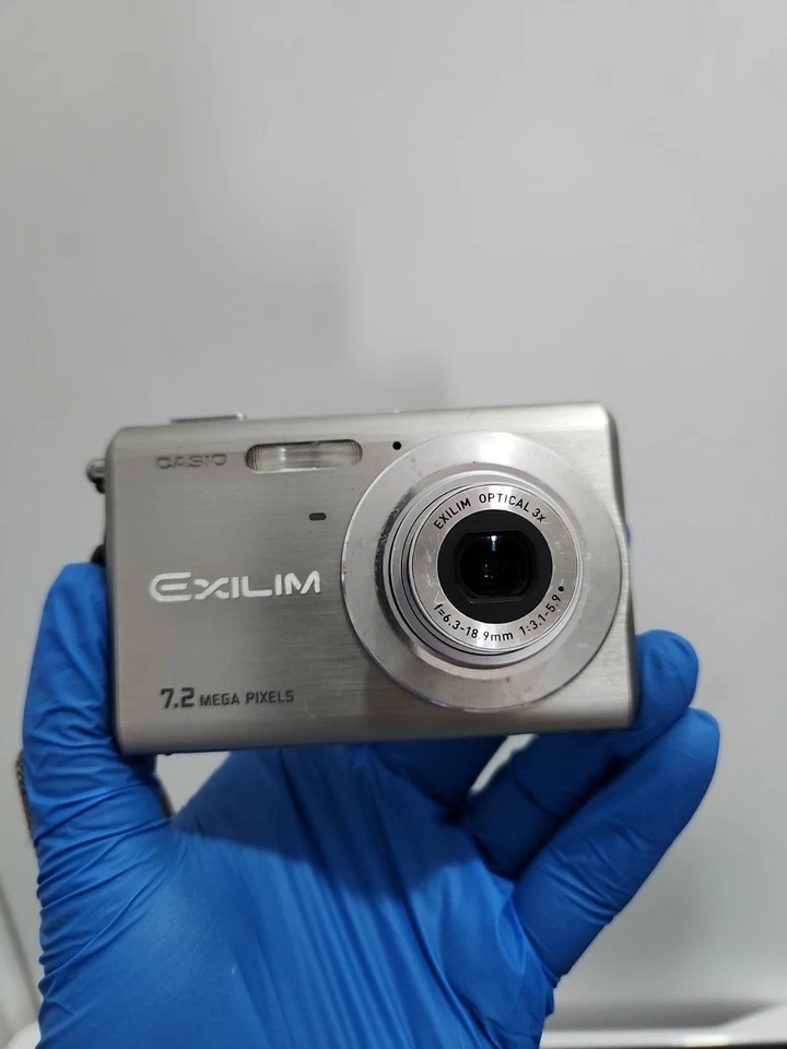 Casio EXILIM ZOOM EX-Z70 7.2 MP Digital Camera Silver Blurry Photos Parts Only - Image 2 of 4