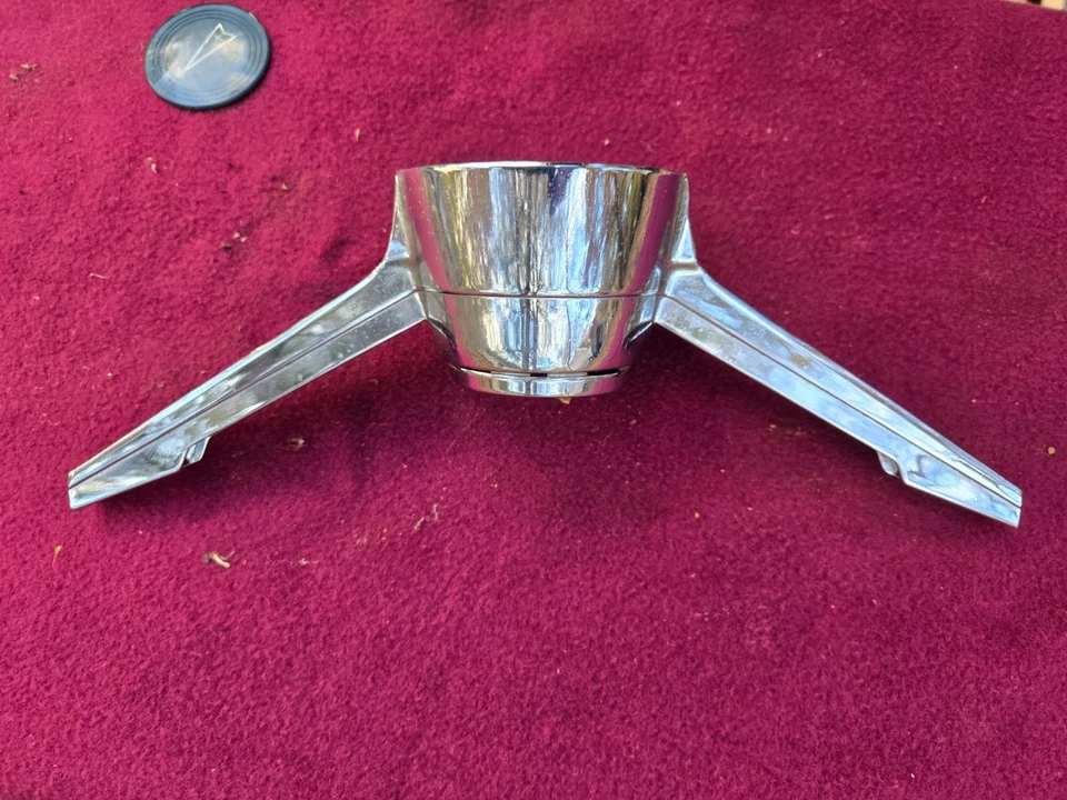 1966 Pontiac GTO Lemans Tempest喇叭戒指和纽扣 — 第 3/4 张图片