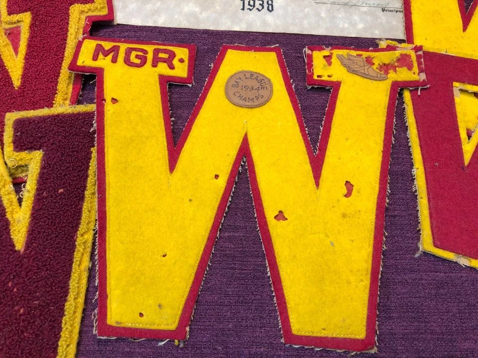 Lot 1938 HIGH SCHOOL LETTERS Woodrow Wilson High School LONG BEACH CA Imperfect! - Image 4 of 4