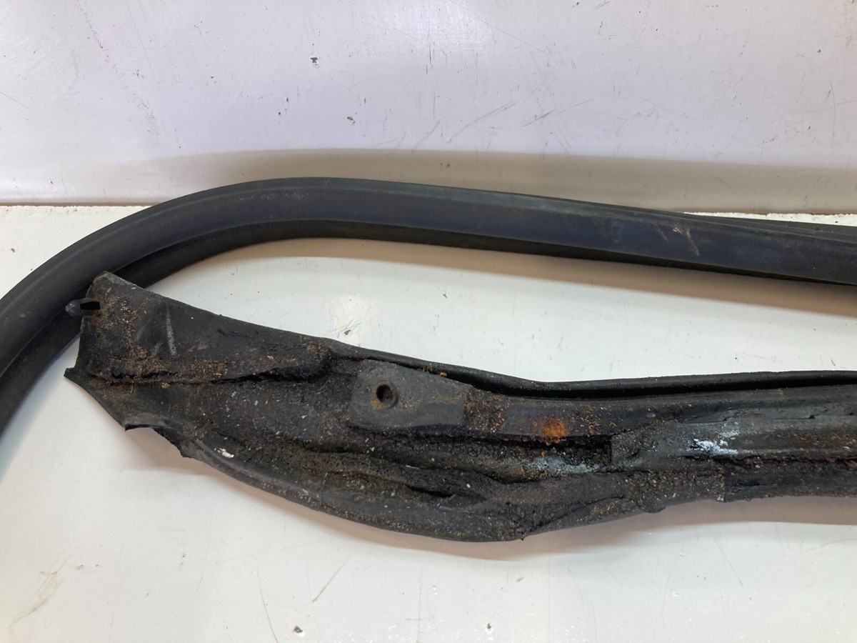 90-96 Nissan 300zx Z32 A-Pillar / T-Top Weatherstrip RH