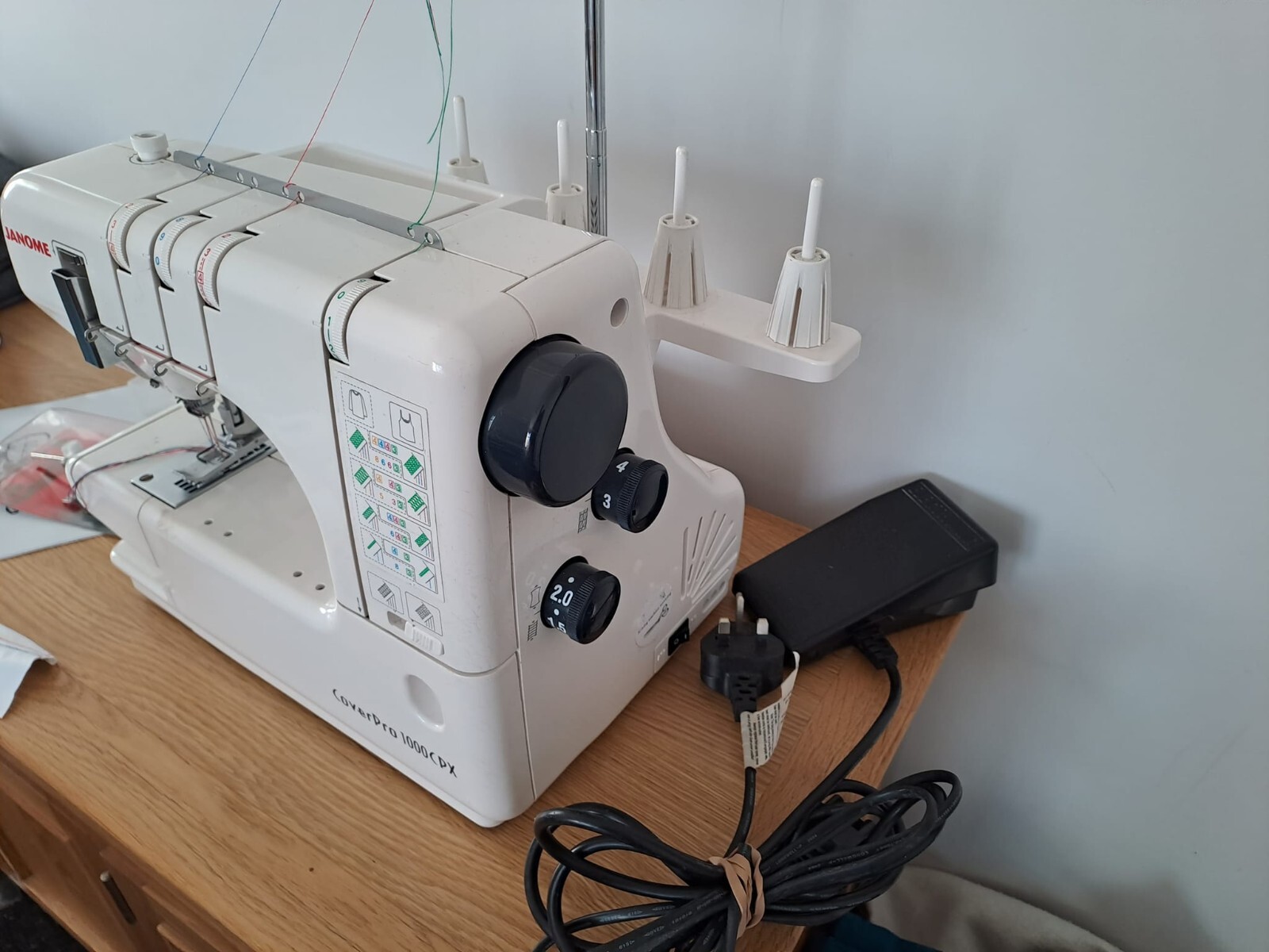 JANOME COVERPRO 1000CPX COVERSTITCH SEWING MACHINE PLUS ADJUSTABLE SEAM