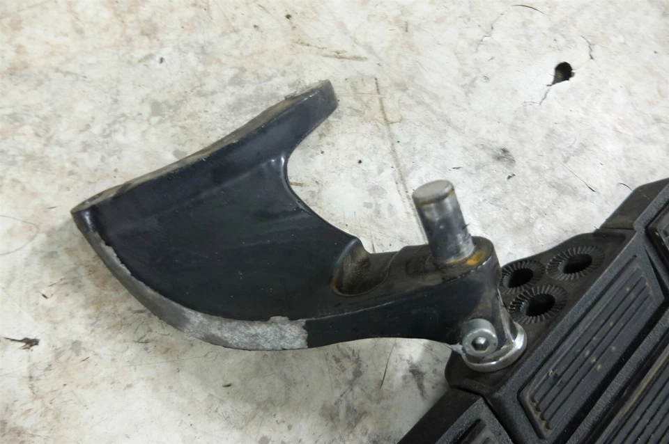 13 Polaris Victory Vegas 8 bolas reposapiés delantero derecho clavija piso tablero piso Foto 2 de 4