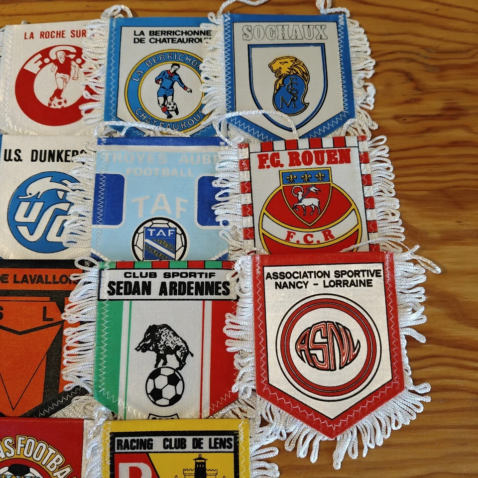 14 Anciens Fanions Tissus Football Clubs Français TBE - Photo 3/4