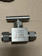 Swagelok SS-26VS8 0.5 Tube Needle Valve 6K psi (NEW)