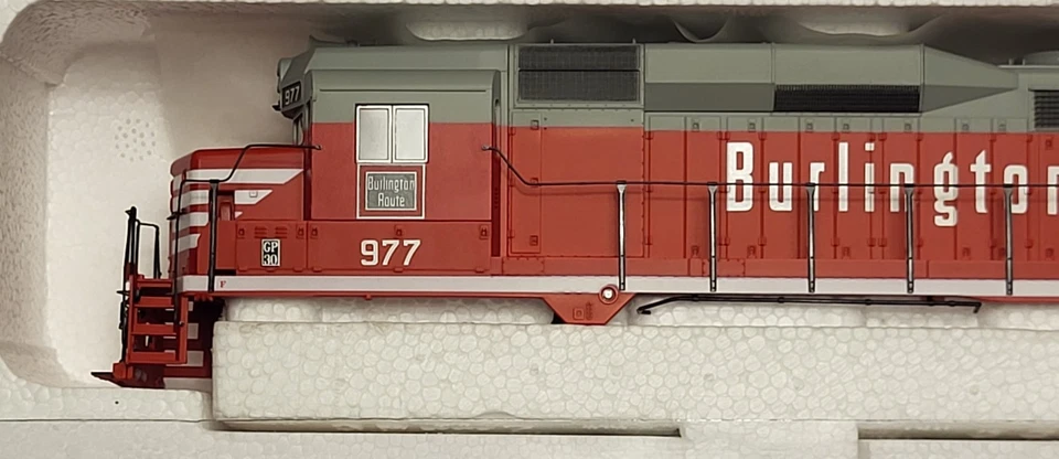 Proto 2000 HO GP30 CB&Q 977 Burlington Route Red/Gray DCC Ready NOS - Image 3 of 4