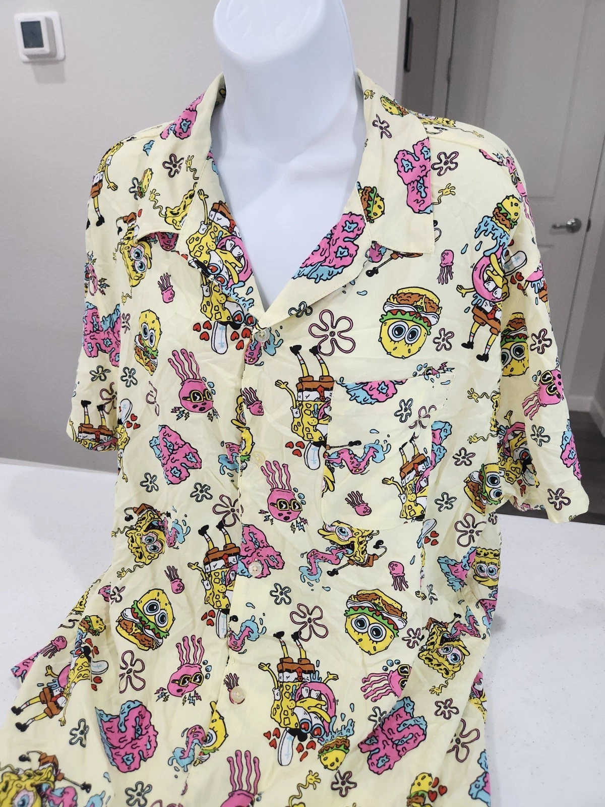 NEW Spongebob Squarepants Button Up Shirt Men's Size XL All Over Jellyfish NWT
Opens in a new window