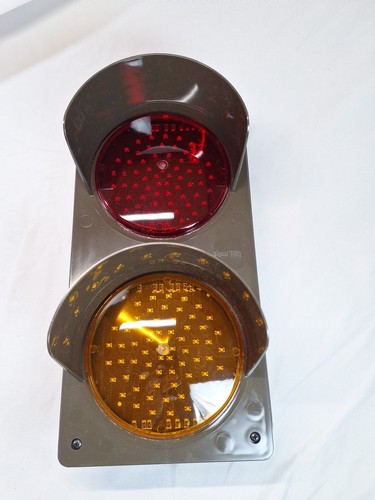 SIGNAL-TECH VERTICAL AMBER/RED LED TRAFFIC CONTROLLER 52174 (TCILV-RA 120-277) - Picture 2 of 11