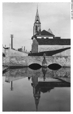 CAR-ACJP8-0498-91 - MILLY LA FORET - die Kirche und die Brücke des Schlosses
