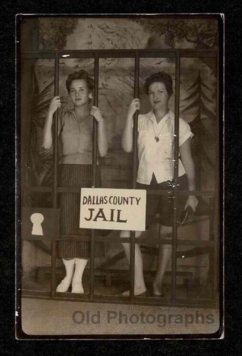 FUNNY STUDIO HOKIE DALLAS COUNTY JAIL WOMEN OLD/VINTAGE PHOTO- E142