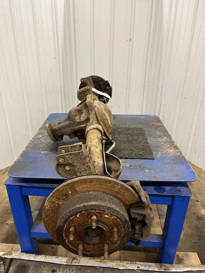 2005 JEEP LIBERTY 3.7 REAR AXLE 135540 MILES 3.73 RATIO CHRYSLER 8-1/4 - Image 3 of 4