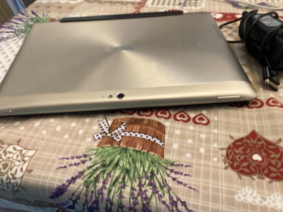 Asus Transformer Pad Infinity Tf700 avec clavier dock (premiere main). - Photo 2/4