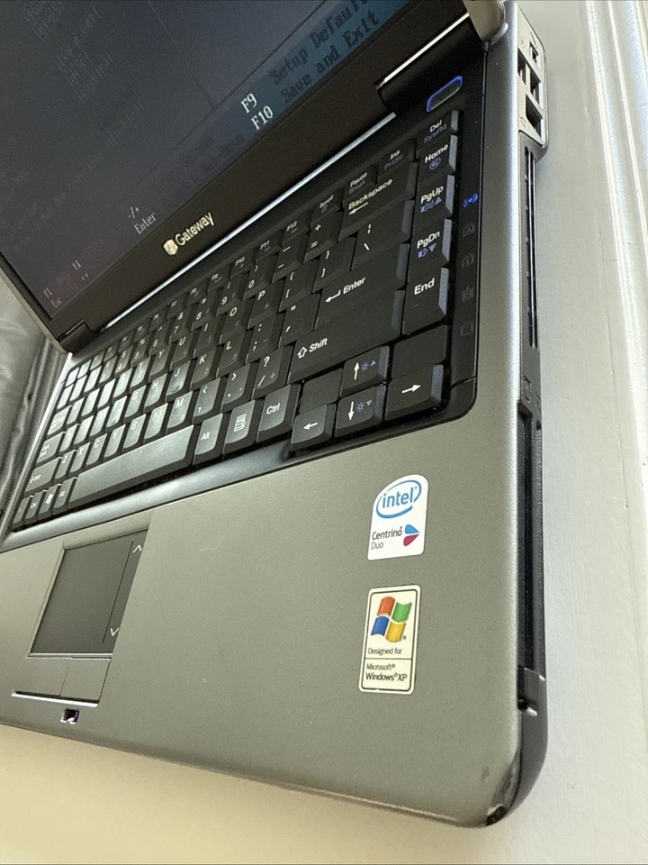 GATEWAY NX260X + Batería. Memoria DDR2 256, sin HDD, sin adaptador de corriente.  COMO ESTÁ Foto 4 de 4