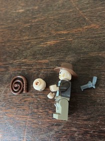 LEGO Indiana Jones Minifigure Two Expressions 7628 7627 iaj001 -Whip & Gun Bonus