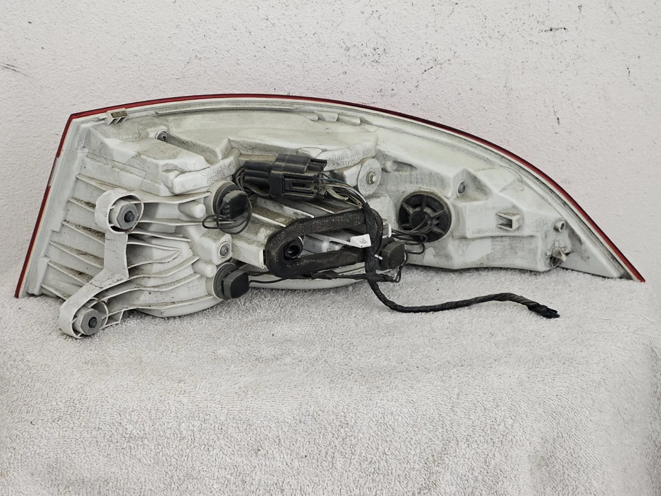 Conjunto de luz trasera izquierda Jaguar Xe 2017-2018 Foto 3 de 3