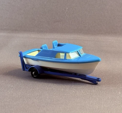 Vintage Matchbox Lesney No 9 Cabin Cruiser BOAT AND TRAILER Blue/White Reg Wheel