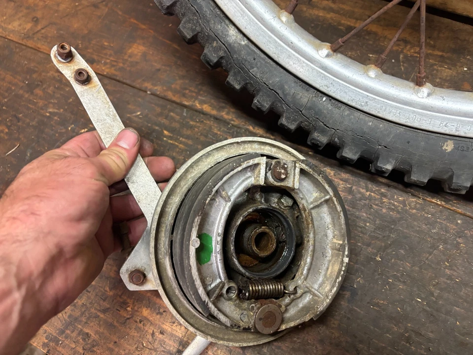 Placa de freno de cubo de rueda delantera Bultaco Frontera 370 modelo 215 MK11 1979 Foto 4 de 4