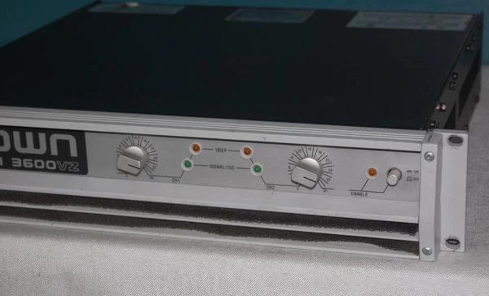 Crown Macro-Tech 3600vz Amplifier , L5 30 Connector - Image 3 of 4