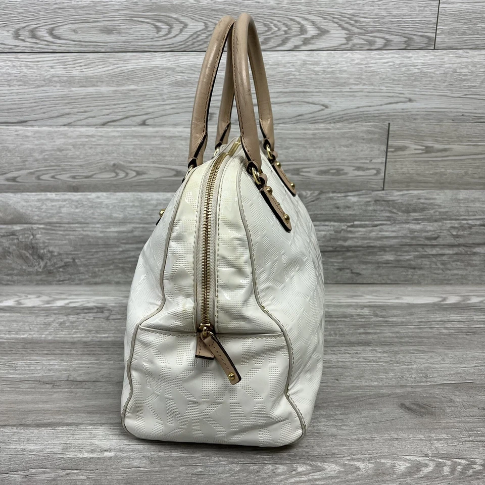 Bolsa satchel Michael Kors couro envernizado branco cúpula Cindy - Imagem 3 de 4