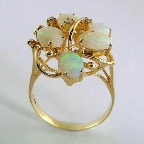 Anillo de compromiso con racimo de ópalo de fuego natural corte ovalado de 3,75 quilates enchapado en oro amarillo de 14 k Foto 3 de 4