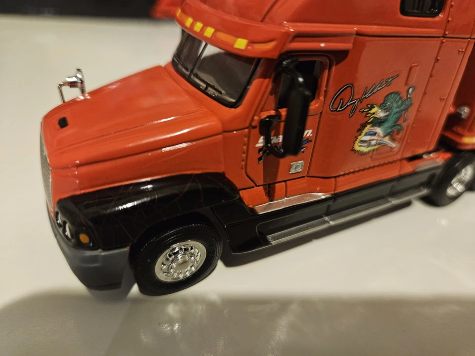 1/64 Scale Diecast Freightliner Century Class With Van Trailer - Image 2 of 4
