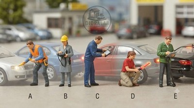 Scale 1:64 1:87 Model Railroad Figure - Car Inspector Testing Vehicle Lights