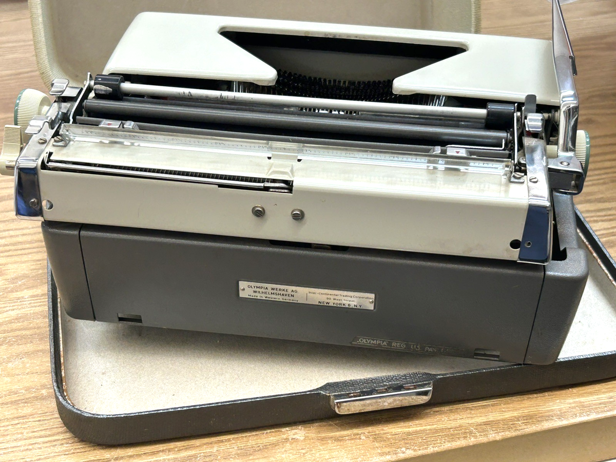 Olympia SM9 Portable Manual Typewriter Germany with Case 1966 | eBay