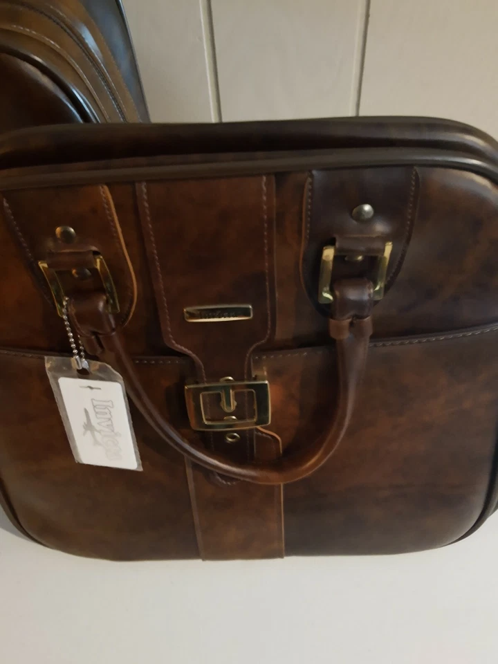 Juego de bolsas de viaje Invicta vintage. Ligeramente dañado. Foto 3 de 4