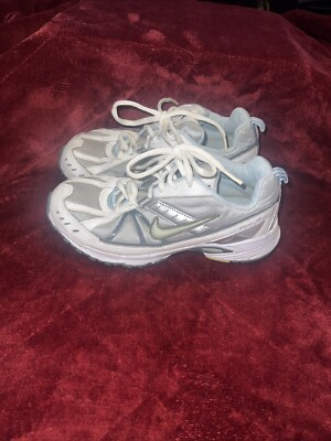 Nike Dart VI Youth Gray/White Athletic Running Shoes Sz 318858-041  EUC