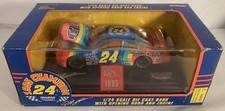 Racing Champions 1:24 Jeff Gordon Dupont 1995 CHAMPION Hendrick Motorsports MIB