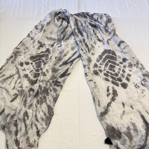 Tie Dye Tassel Scarf Gray White Cruise Club Pom Poms NWT - Picture 2 of 9