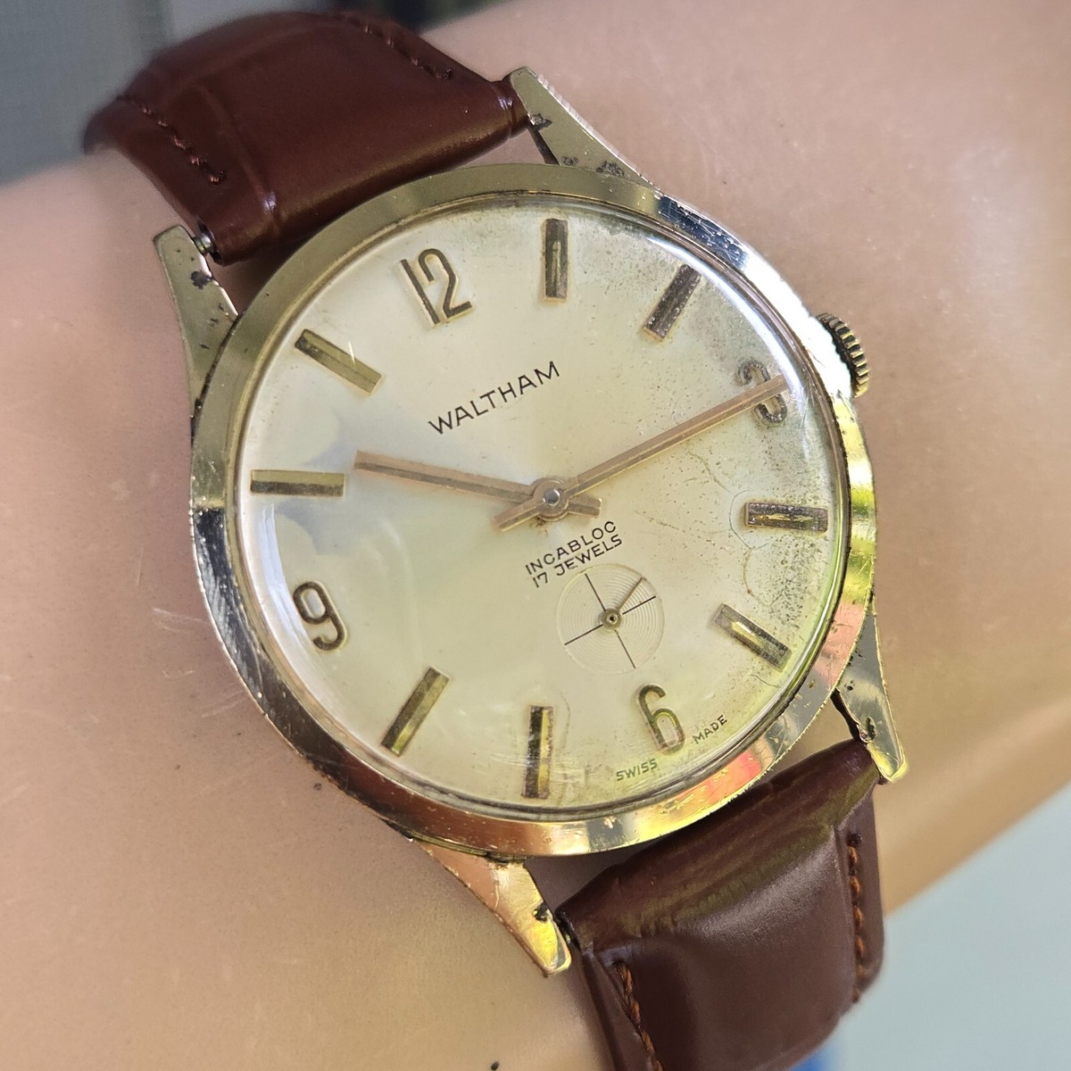 Vintage WALTHAM men's manual wind watch Thin 7.5mm Peseux 7050