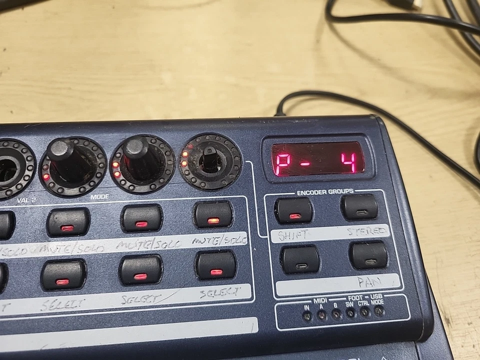 Behringer BCF2000 B-Control USB/MIDI Controller Desk - nicht vollständig getestet - Bild 3 von 4