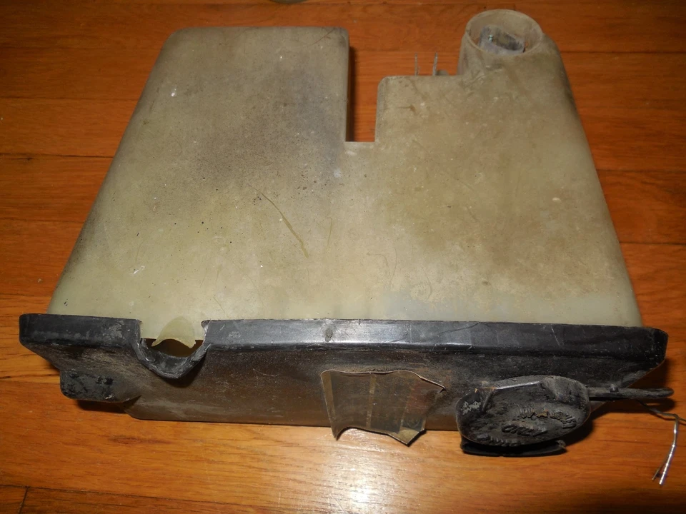 Ford Mustang 1984 1985 original usado depósito de lavadora de parabrisas Foto 2 de 4