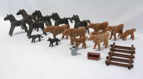 19 Vintage Playmobil  6 Horses, 3 Cows,2 Bulls, 3 Calves, 2 Dogs & accessories