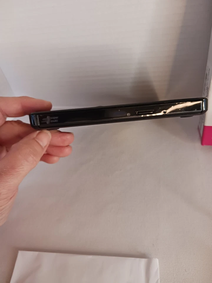 LG Ultra Slim Portable DVD Writer GP60NB50 Black Mac & Windows Compatible - Image 4 of 4