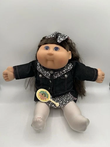 VTG 20th Anniversary Cabbage Patch Doll Purple Eyes 2002 Cornsilk -Outfit & Comb