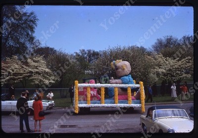 SL21  Slide 1960 s  KSU  Campus Day Parade Float 627a