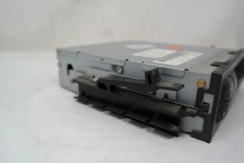 95 96 00 01 02 EQUIPO DE AUDIO TAHOE REPRODUCTOR DE CASSETTE REMOTO Foto 4 de 4