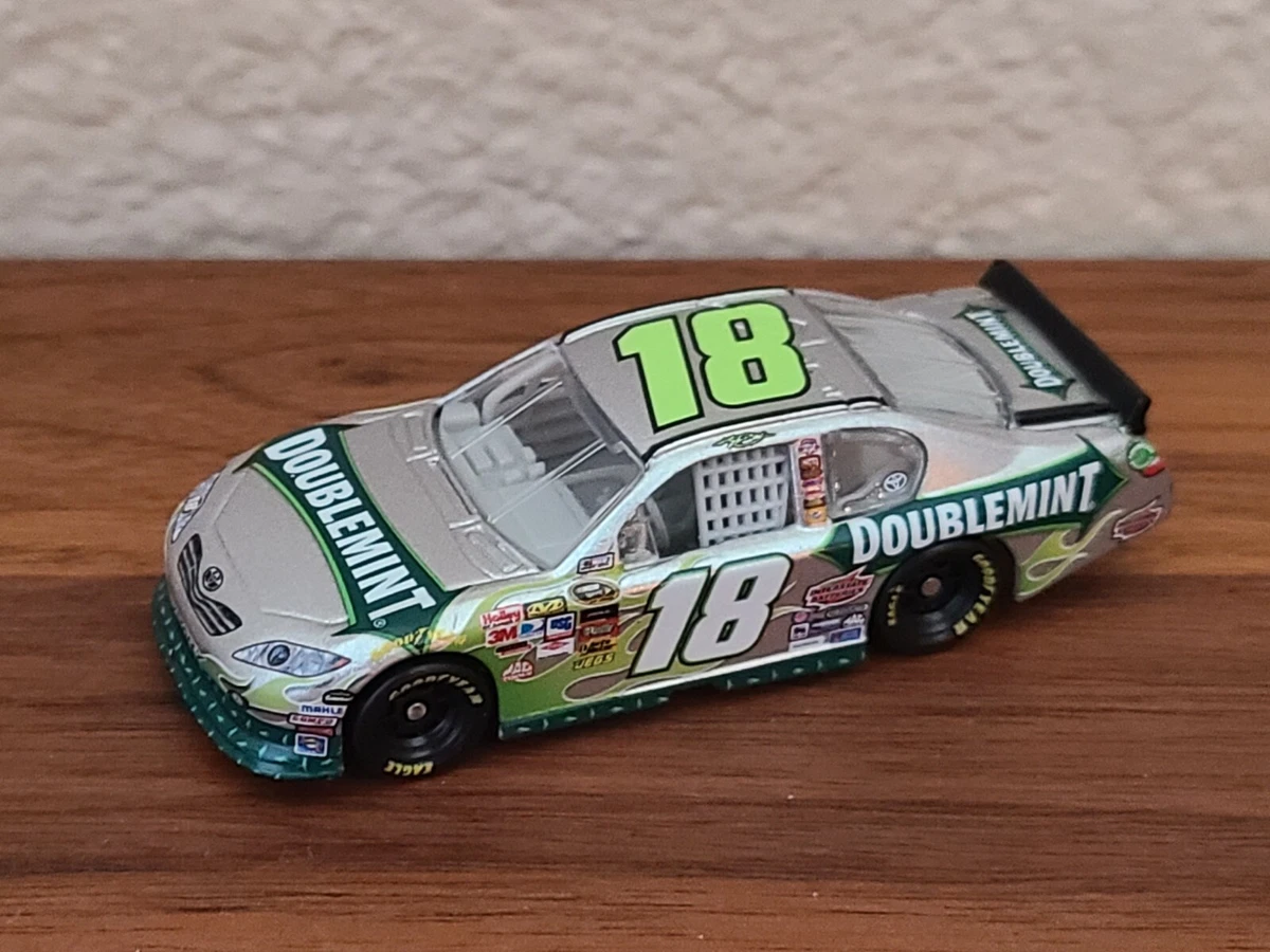 2011 18 Kyle Busch Doublemint 1 64 NASCAR Diecast Loose