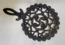Vintage 1950s "Tulip" Black Cast Iron Trivet Footed w/Hearts Pattern 6x9.25"