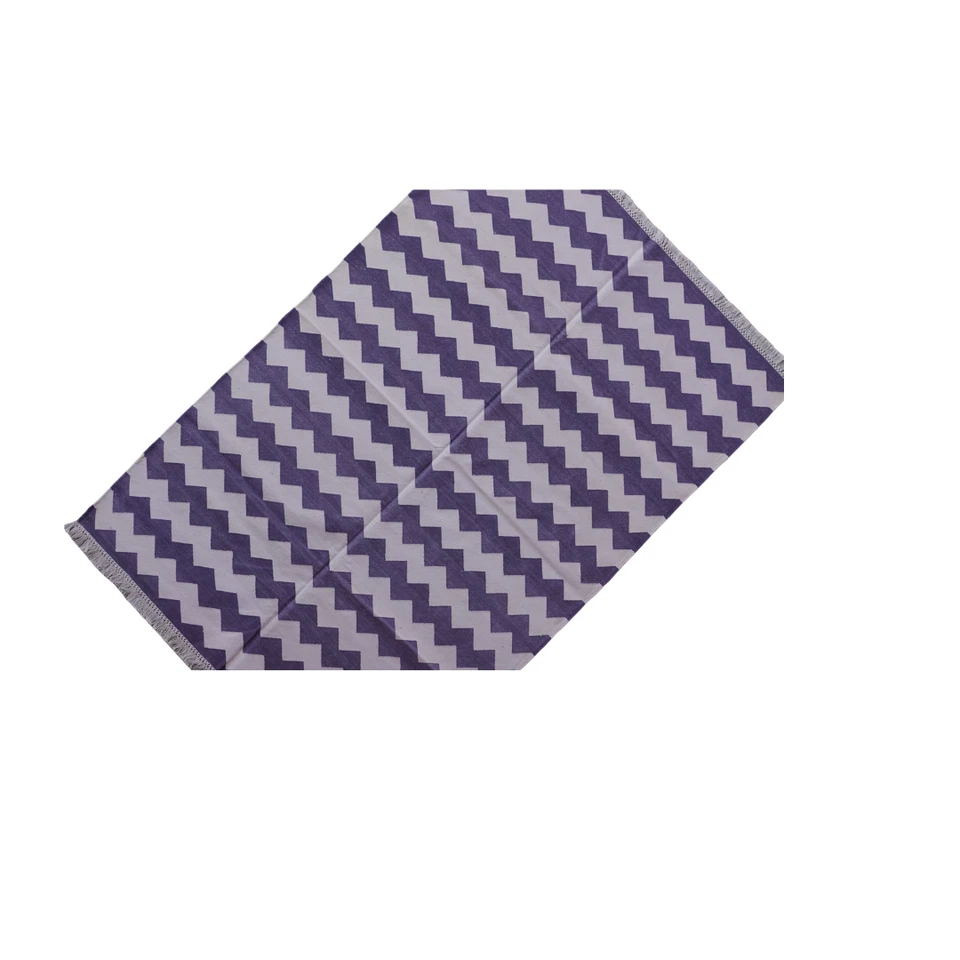 Alfombra de algodón en zigzag azul tejida a mano - Diseño moderno a rayas para decoración del hogar Foto 3 de 4