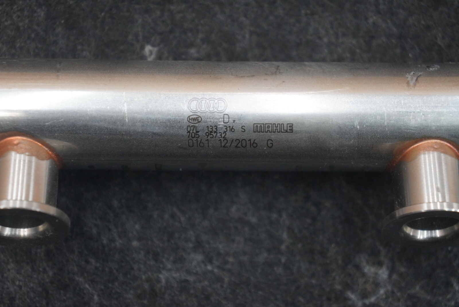 Right Fuel Injection Distributor Rail Pipe 07L133316S Lamborghini Huracan 2016