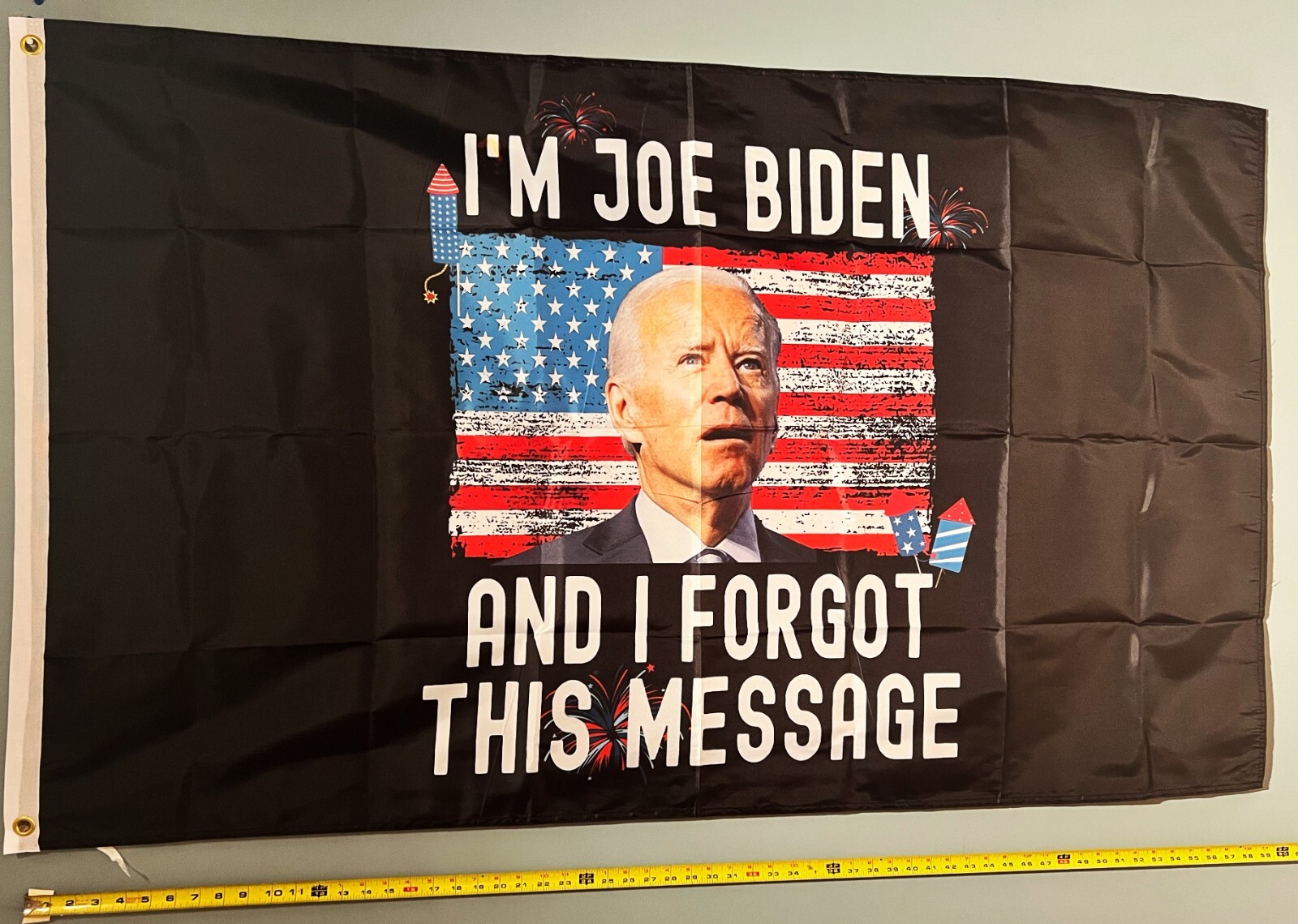 Trump Supporters Flip American Flag Upside Down In Protest Of Perceived - Foto 9