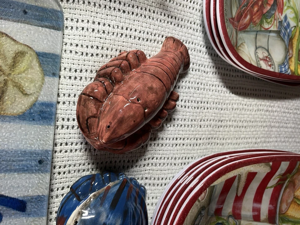 Cypress Seafood Lobster Picnic Set Crab Salt & Pepper Shaker Cutting Board Gift - Image 2 of 4